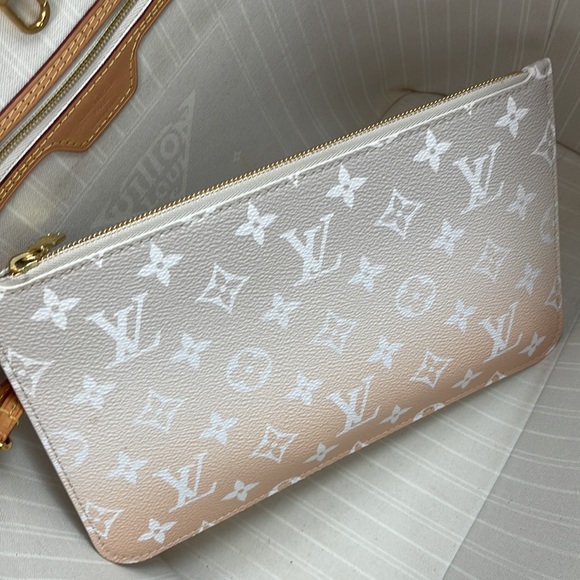 Louis Vuitton By the Pool Neverfull MM Limited Edition Tote in Mist - Picture 7 of 10